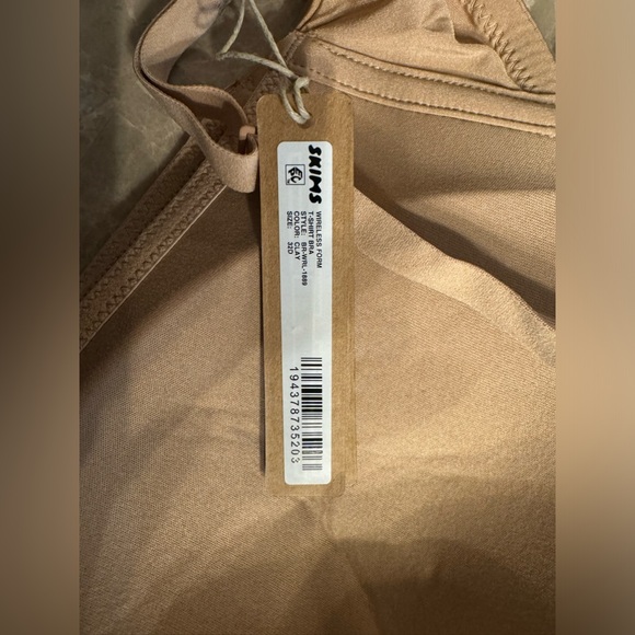 SKIMS WIRELESS FORM T-SHIRT DEMI BRA - Picture 4 of 11